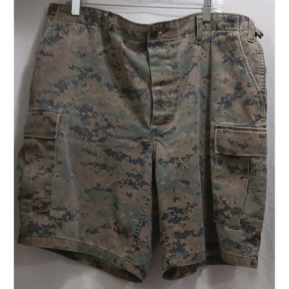 Tru Spec Digital Camo Cargo Shorts Men XL Adjustable Waist Button Fly 39-43 EUC - Picture 1 of 7